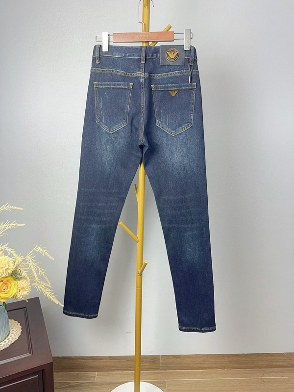 ブランドジーンズ側面デザイン